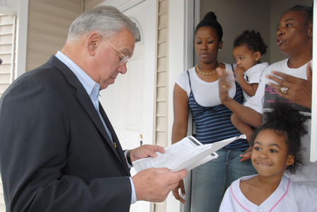 Mayor Menino visits with residents to discuss foreclosure issues