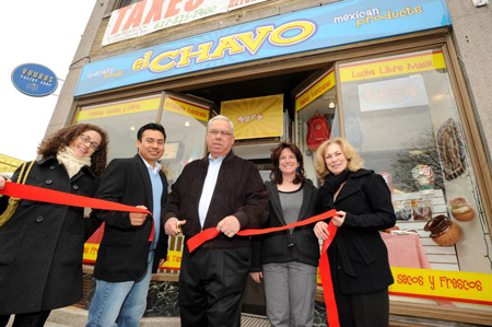 Jody Wilkinson on Rvms Jody Burr Left El Chavo Owner Alejandro Rodriguez Mayor