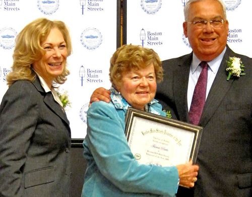 DND Director Evelyn Friedman and Mayor Thomas M. Menino present Theresa Parks with a Boston Main Streets award